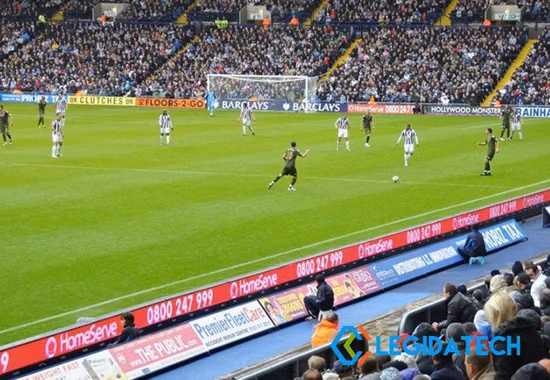 Maschera modulo in gomma morbida 960x960mm Pannello portatile P10 Schermo LED pubblicitario perimetrale da calcio per stadio all'aperto